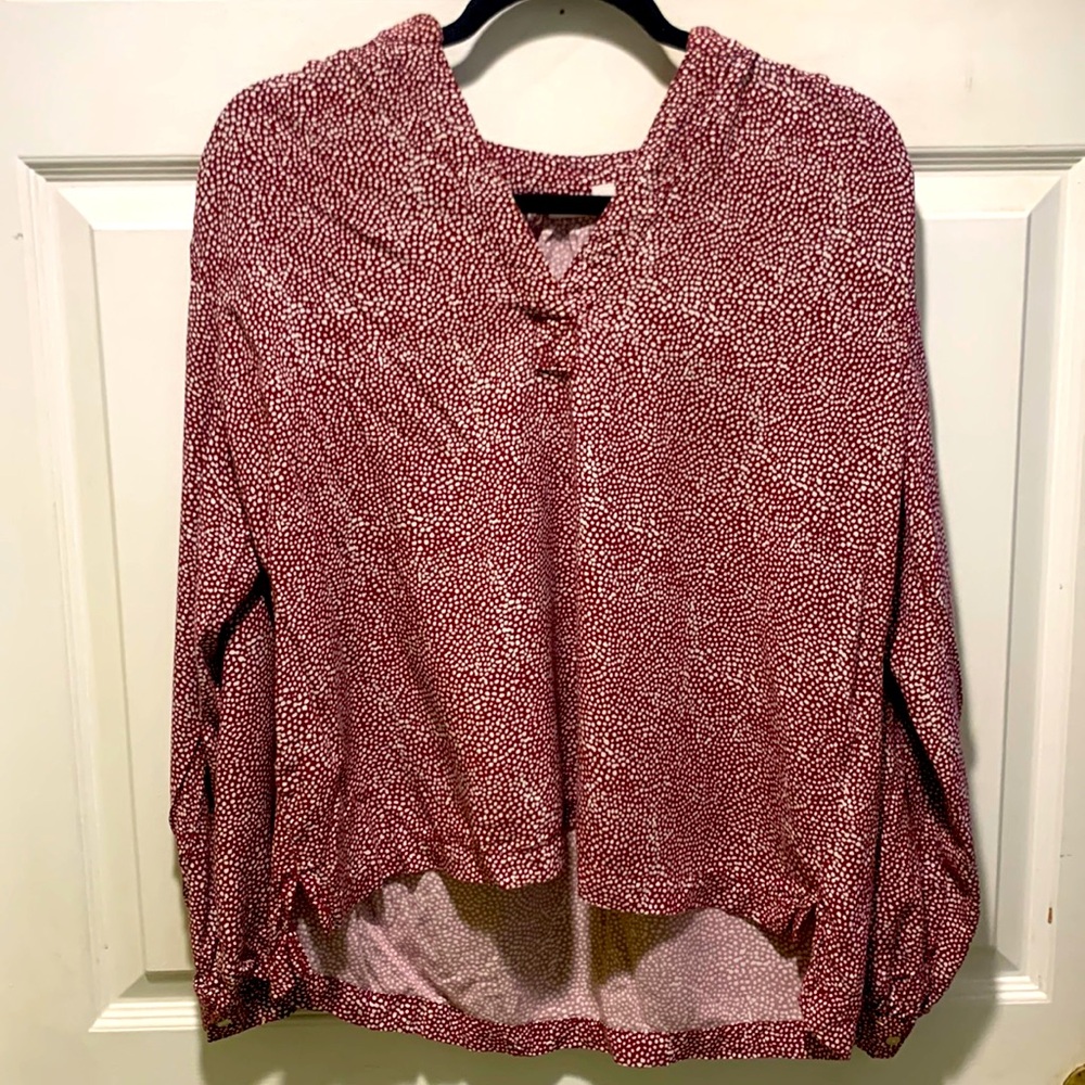 Adorable GAP V-Neck Mulberry Top with White Pattern Women’s L